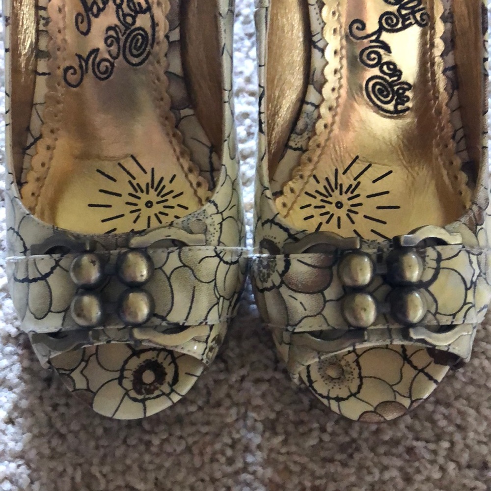 Adorable Naughty Monkey heels from The Buckle - Picture 3 of 11